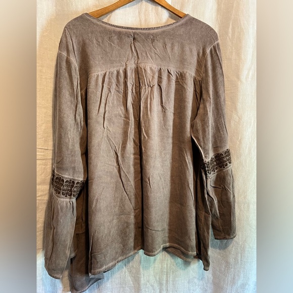 Knox Rose Gray Brown Blouse with Chic Detailing XXL. Boho design - Picture 6 of 6